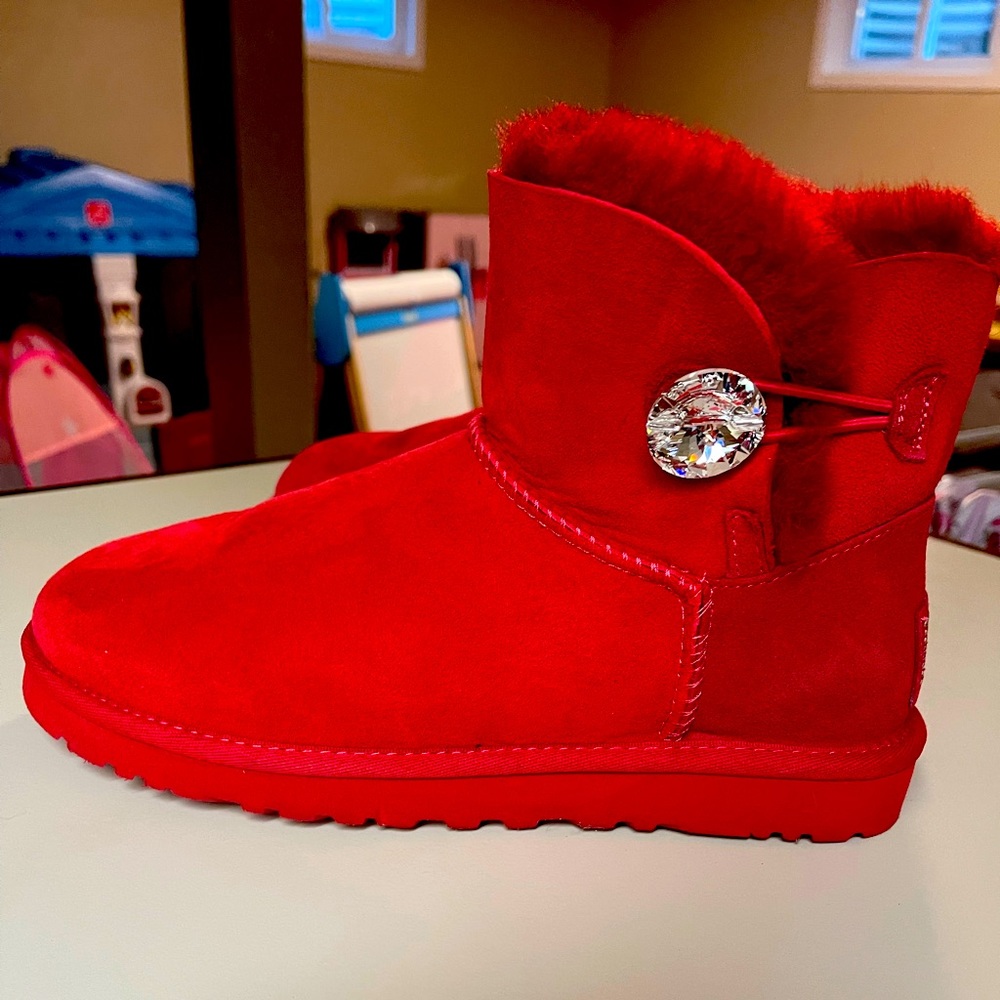 UGG Bailey Button Bling boots with Swarovski crystal- Size 7- Gently Worn
